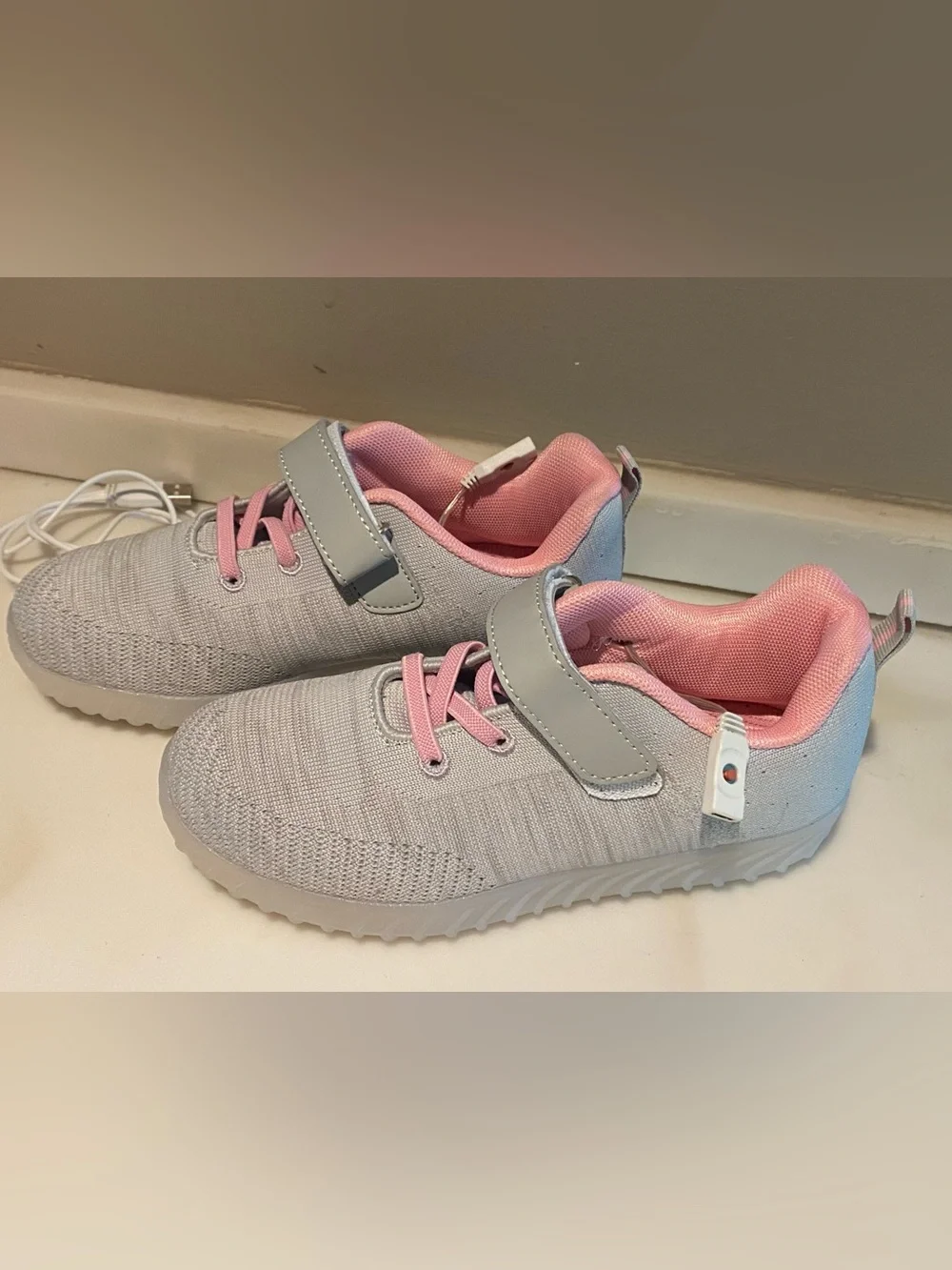 *New* Girls’ Light-up Sneakers, EU 33 (US 1.5-2 Youth)
